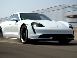 El Porsche Taycan demuestra su poderío en el Perú