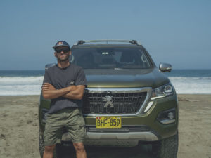 Gabriel Villarán, surfista reconocido a nivel mundial, es nuevo embajador de Peugeot Perú