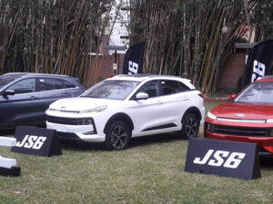 Llega al mercado peruano la nueva JAC JS6: Una SUV que te invita a vivir el siguiente nivel.