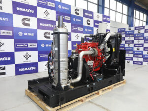 Komatsu-Mitsui dona maquinaria de alta tecnología para estudiantes de mecatrónica automotriz