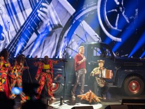 Ford se une a la celebración de los 30 años de carrera artística de Carlos Vives en Colombia