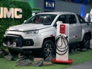 JMC participó en el evento “Transporte Sostenible” con su pick up: Vigus EV