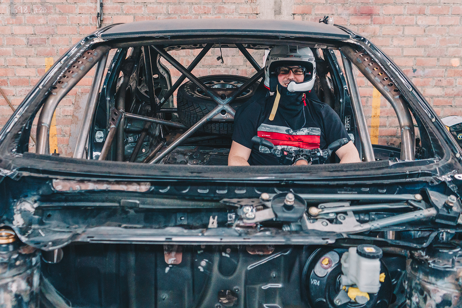 Del taller a la pista: Transformando un vehículo de fábrica a máquina de Rally