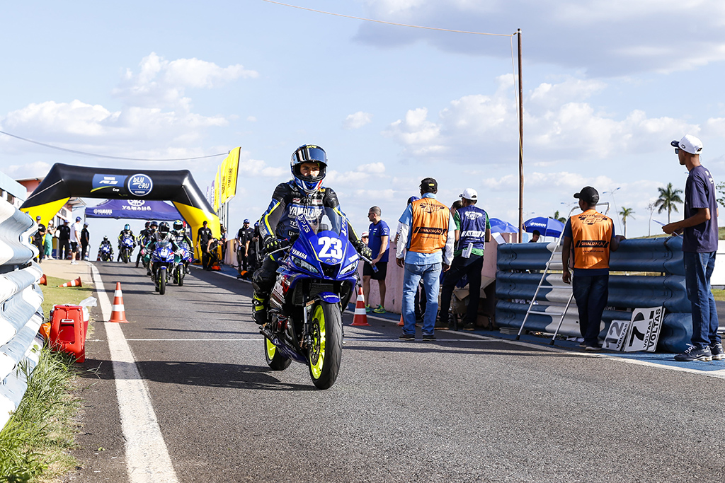 Más alegrías para el deporte peruano: Piloto peruano quedó en el TOP 5 en gran final de la Yamalube R3 CUP Brasil