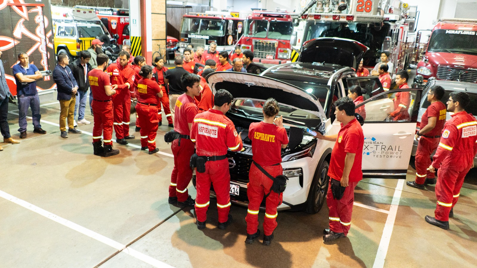 Nissan Perú capacita a Cuerpos de Bomberos sobre rescates en vehículos eléctricos  