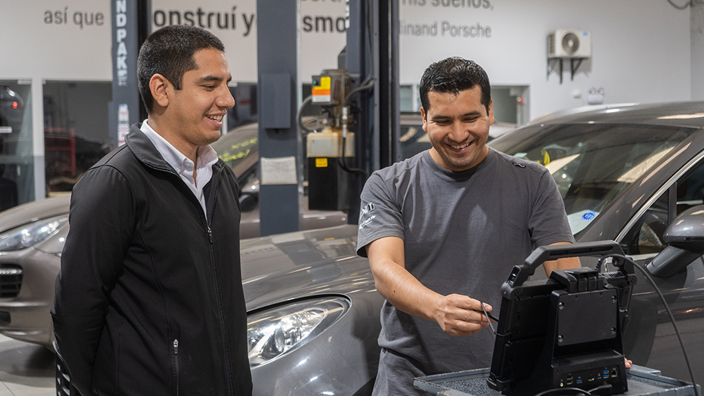 Porsche Perú realiza el primer Service Clinic para sus clientes