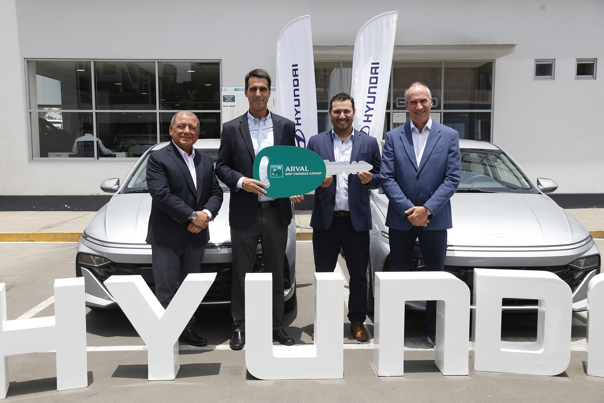 Arval Perú refuerza área corporativa de LABOFTA con una flota vehicular monitoreada en tiempo real