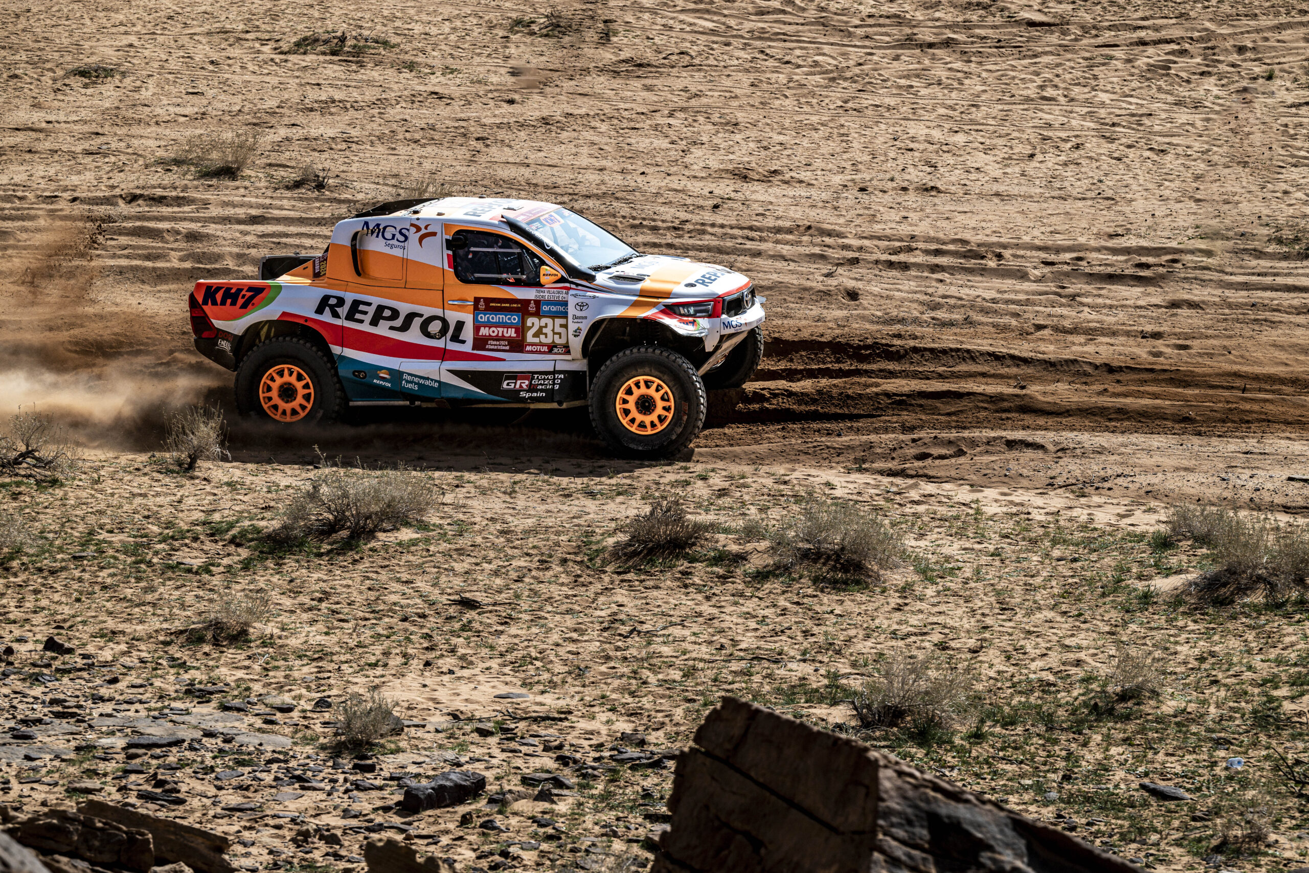Buenas sensaciones del Repsol Toyota Rally Team en el arranque del Dakar