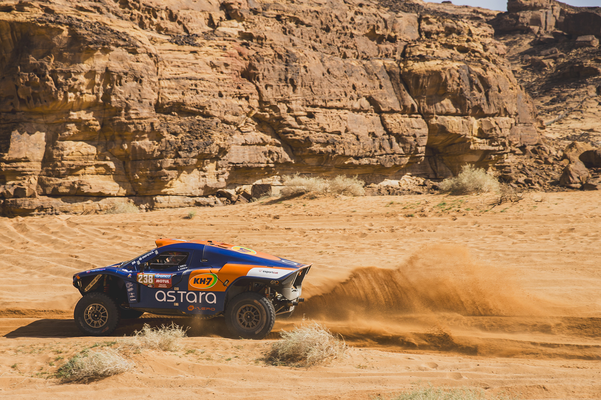 Laia Sanz inicia su tercer Dakar en coches