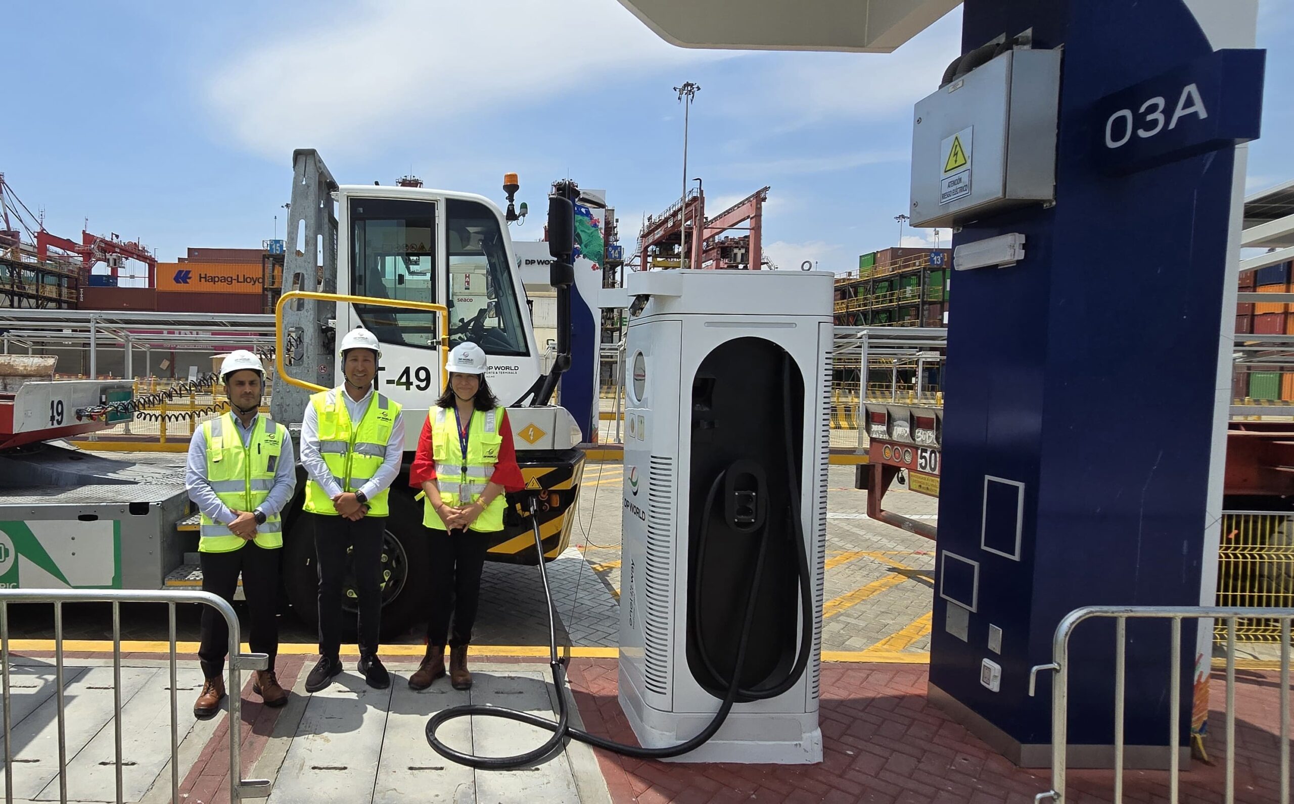 DP World se convierte en el primer terminal portuario de Latinoamérica en implementar estación de cargapara flota de camiones eléctricos
