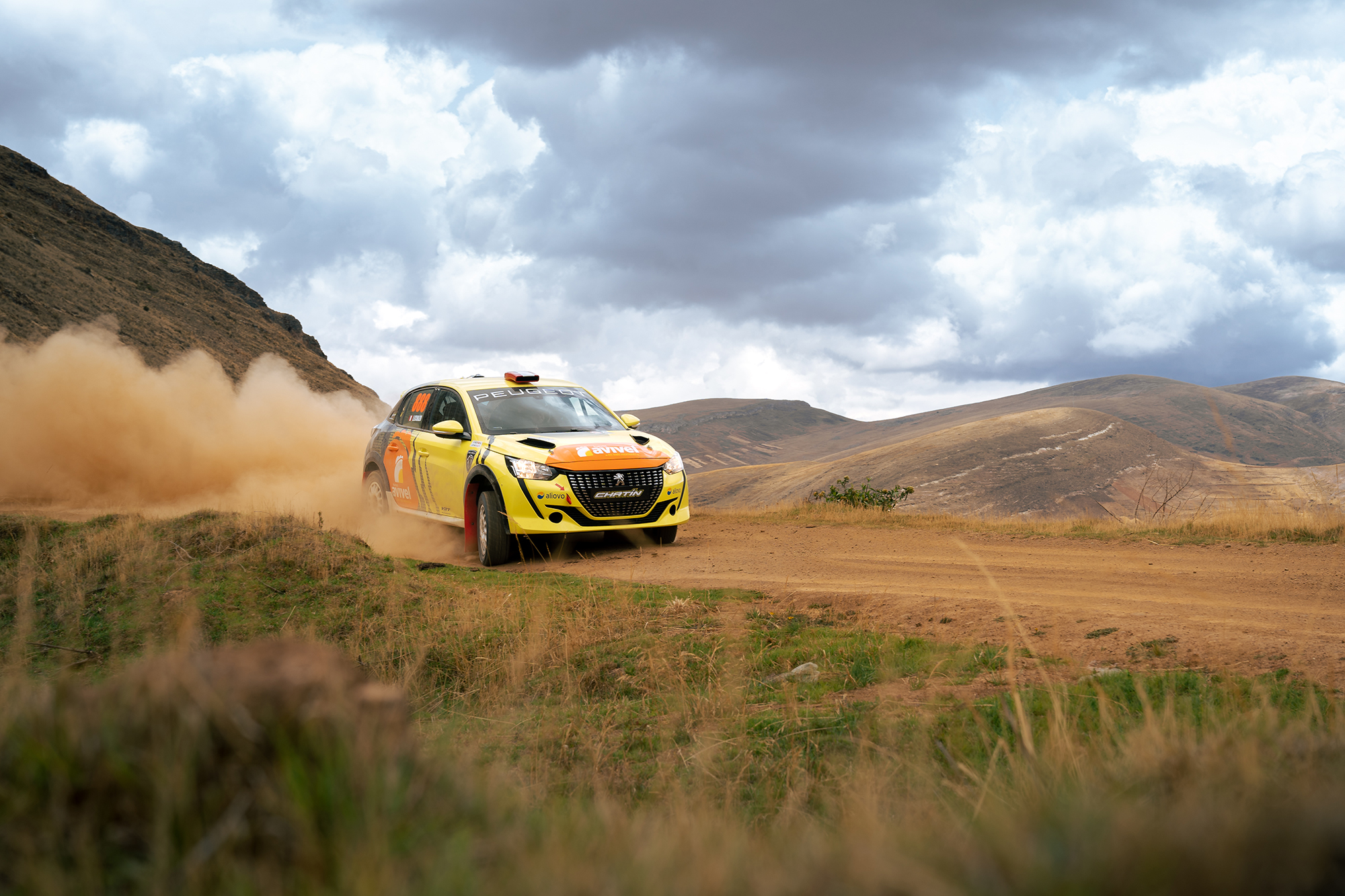 El nuevo Peugeot 208 Rally 4 seguirá rugiendo este 2024 en los rally junto a Raúl Velit  
