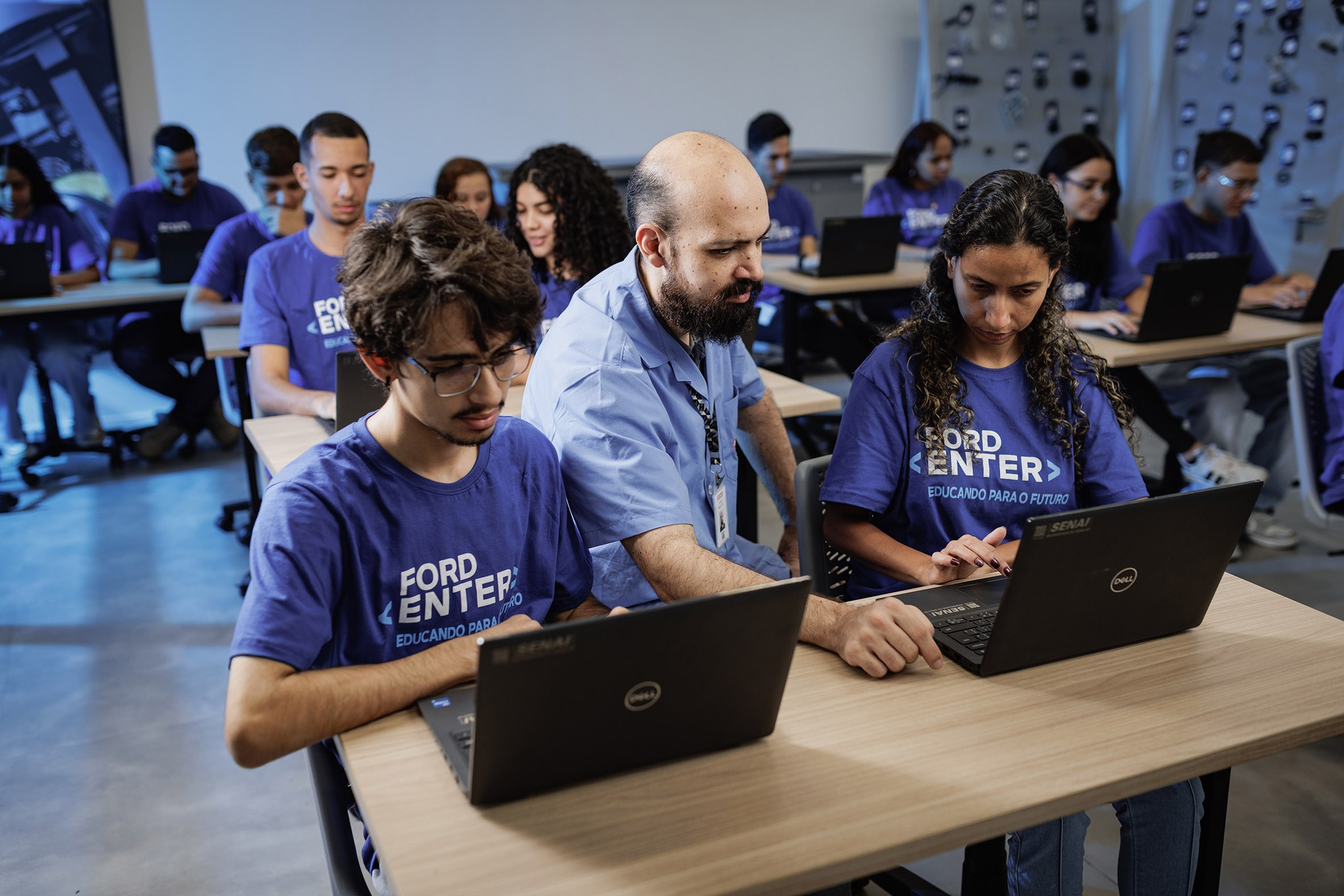 Ford Philanthropy en colaboración con Fundación Forge lanzan convocatoria para nueva edición del programa social de formación en IT para jóvenes peruanos 