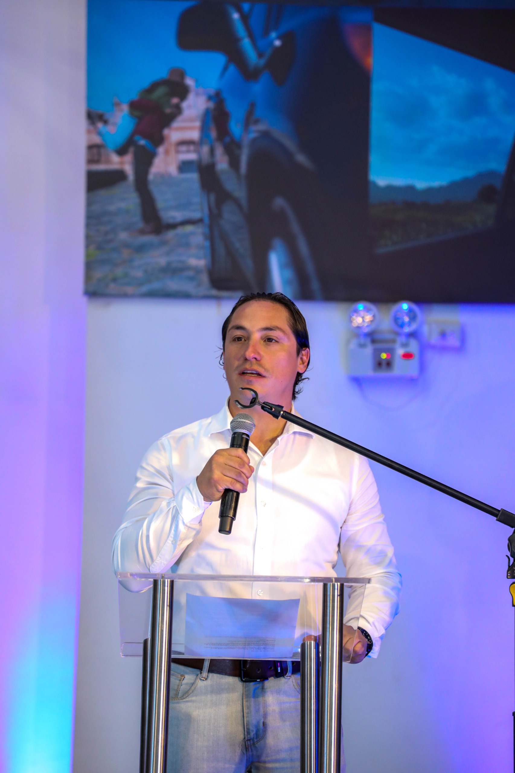 La Revolución Silenciosa: Cómo la IA y la Automatización reinventa la Industria Automotriz