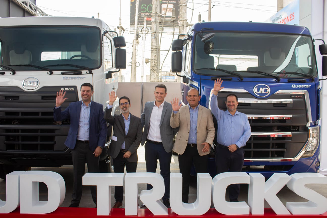 La marca japonesa UD Trucks presenta sus nuevos modelos Quester CWE 350 y GWE 460 para el mercado peruano, mayor eficiencia y potencia para la construcción, logística y transporte pesado.