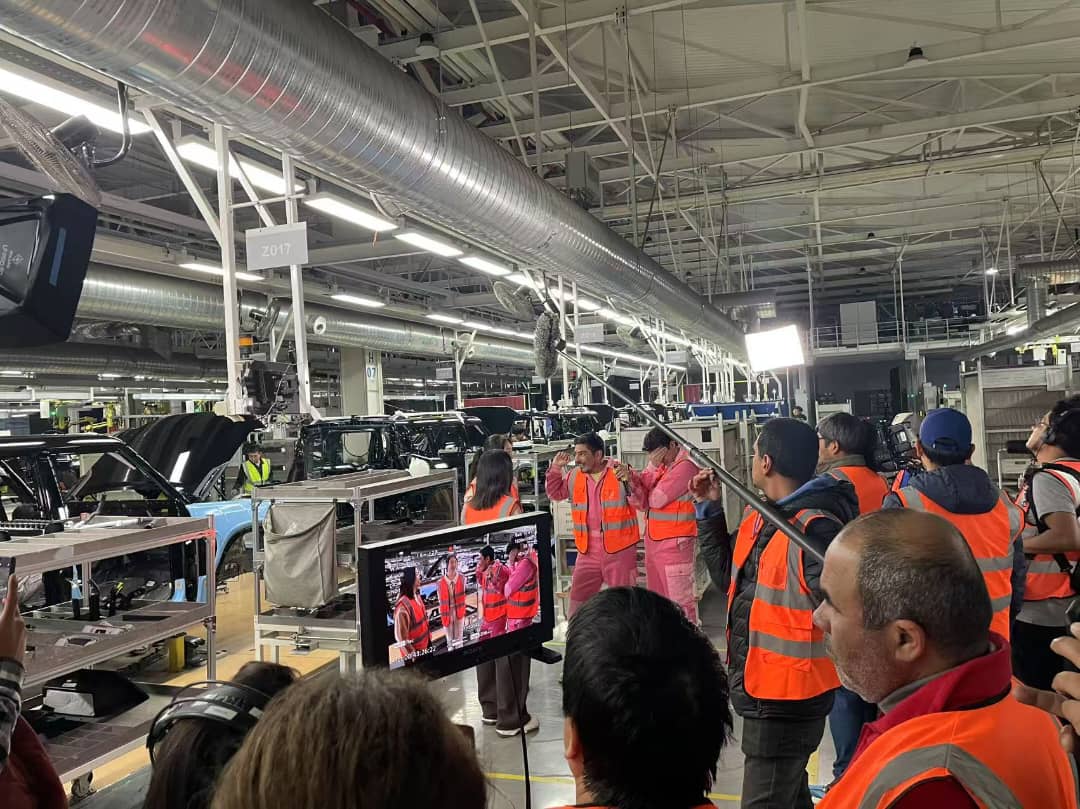 Al Fondo Hay Sitio llegó a la moderna fábrica de Jetour en China