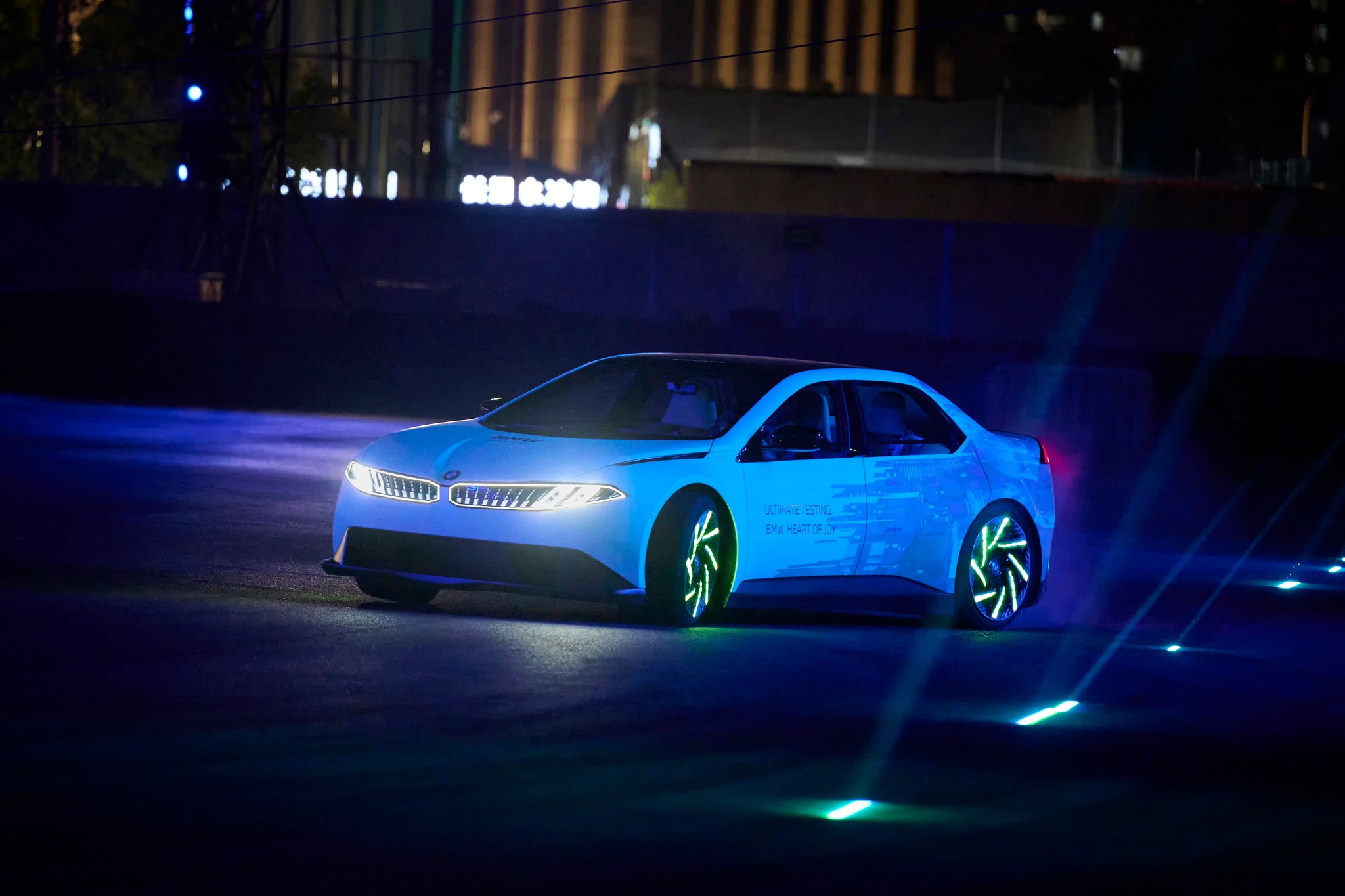 Experiencia de conducción en una clase propia: el BMW Vision Driving Experience destaca en Shanghái con maniobras espectaculares y un acabado brillante.