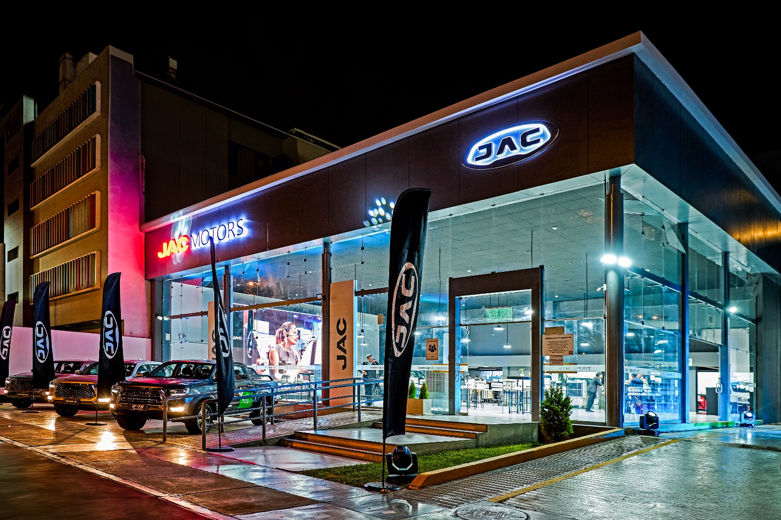 Derco Center inauguró nueva tienda JAC Motors en el país
