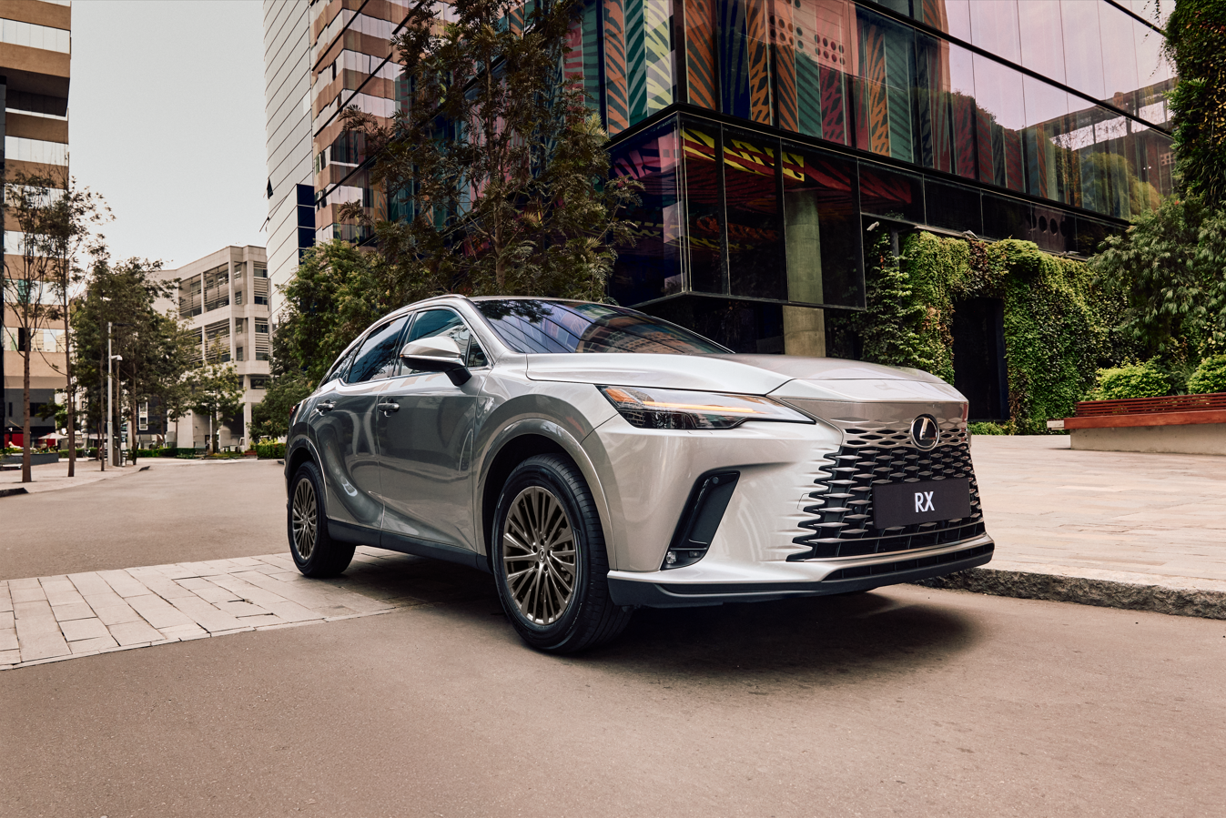 Lexus presentó la nueva RX en Perú, con mejoras en tecnología, confort y conectividad