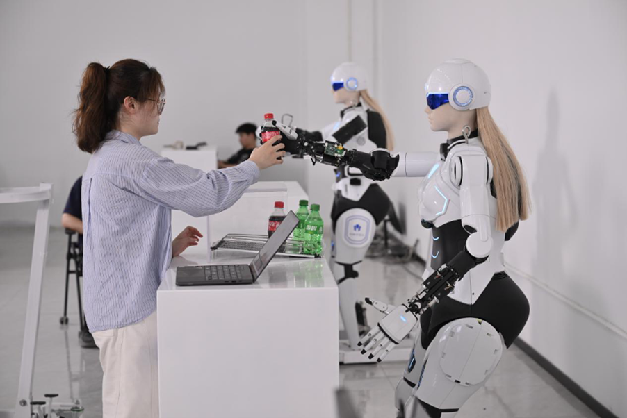Chery presenta a AiMOGA en Auto Shanghai 2025: el robot humanoide inteligente que marca un hito en la interacción humano-máquina