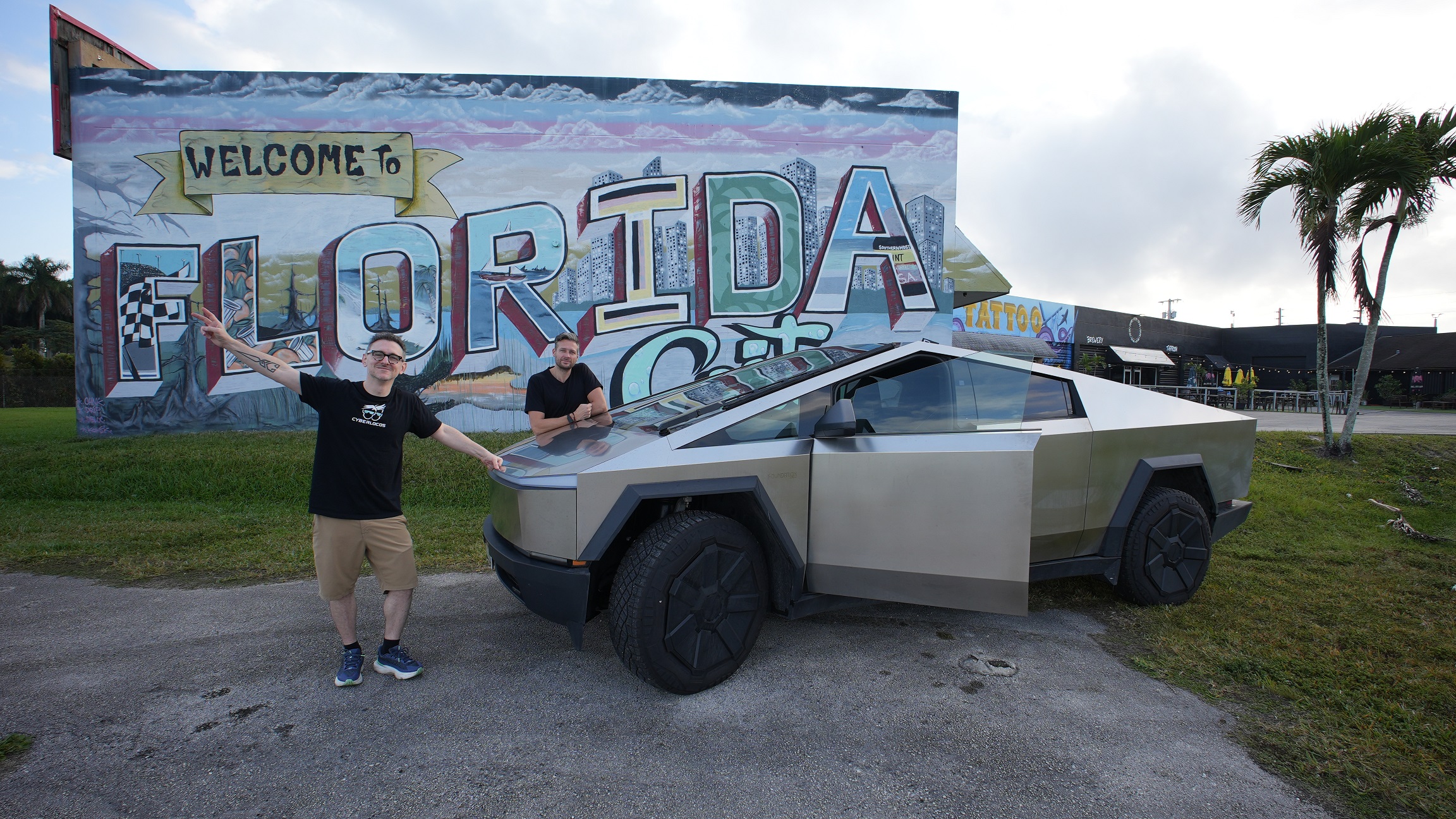 ‘Cyberlocos’ buscarán romper el Récord Mundial Guinness de más países visitados en un solo viaje con un auto eléctrico