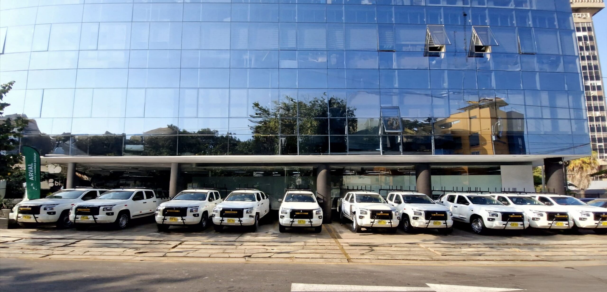 Arval Perú y Mitsubishi Motors entregan flota de 200 pick-ups L200 a Bitel para reforzar sus operaciones en el país