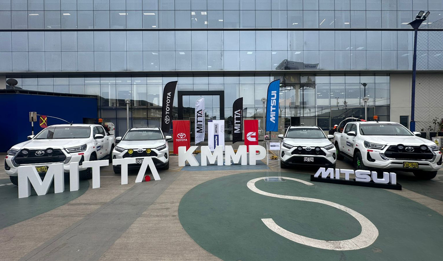 Toyota refuerza su presencia en el sector corporativo con una operación de 160 unidades a Komatsu-Mitsui y Cummins Perú