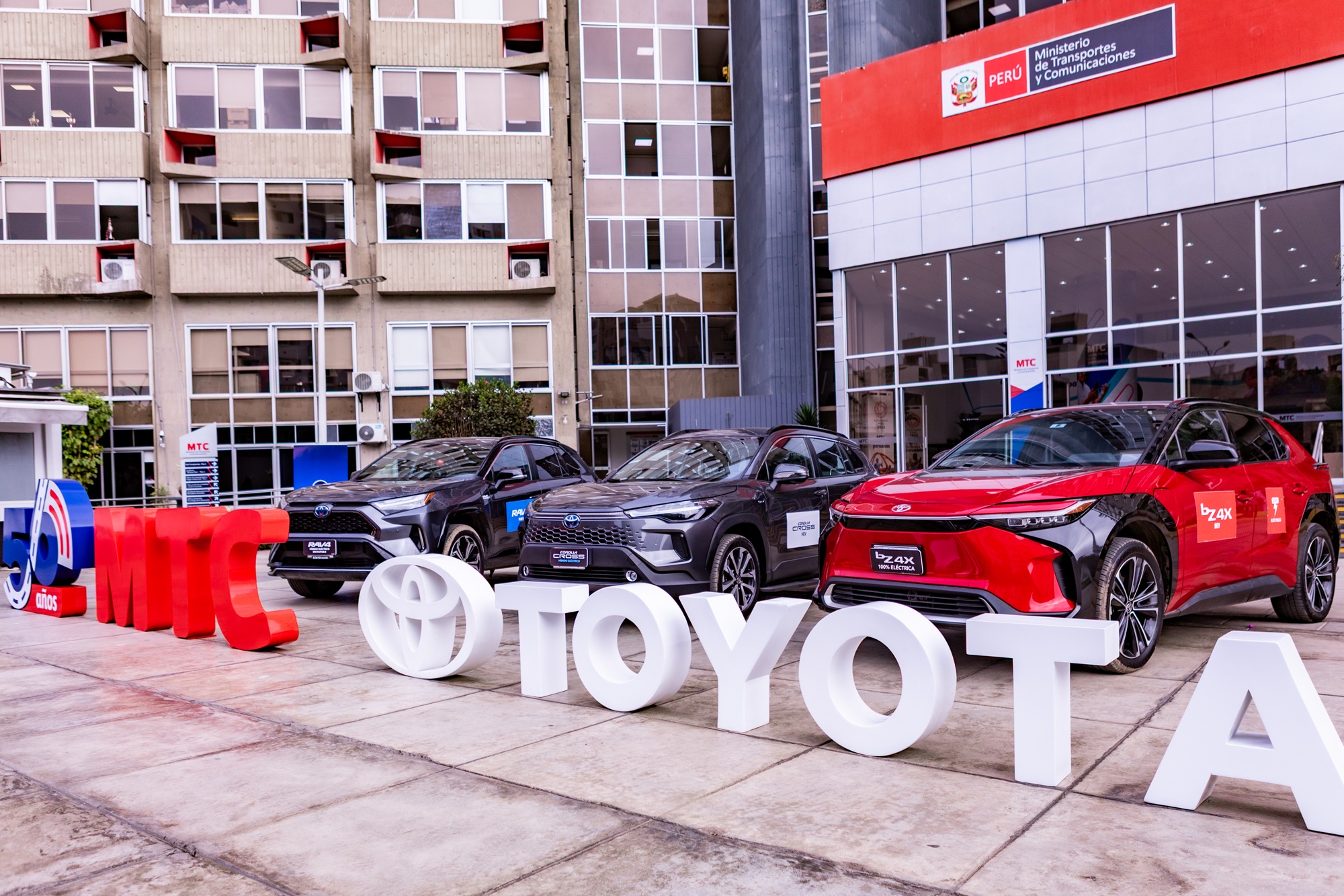 Toyota del Perú y el Ministerio de Transportes y Comunicaciones impulsan soluciones sostenibles para un transporte más limpio y eficiente