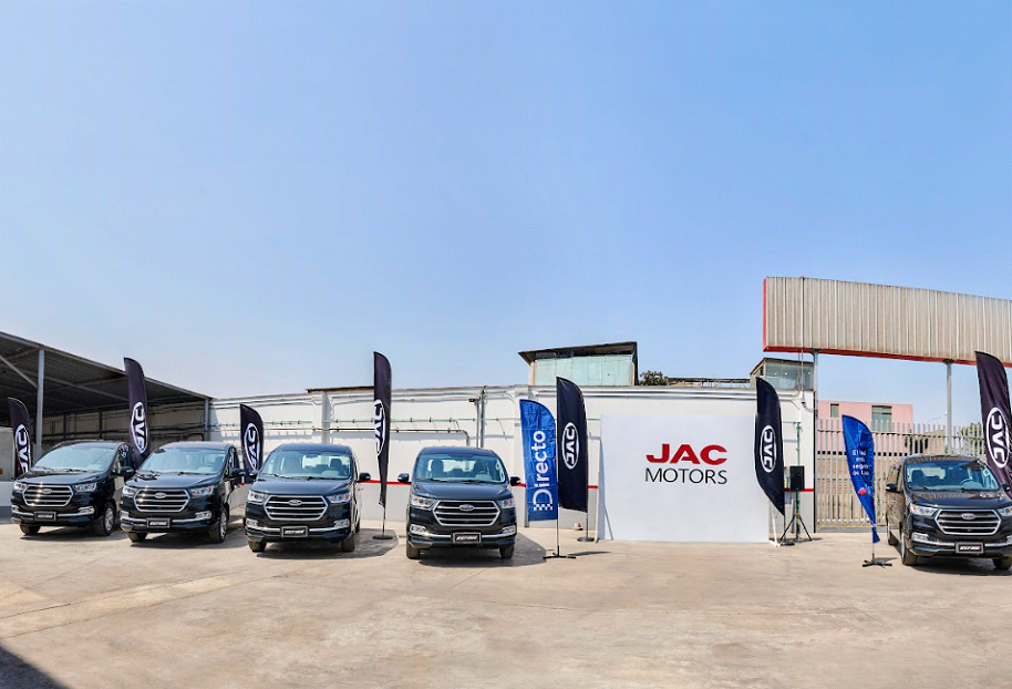 JAC Perú entrega flota de nueves vehículos JAC Refine a Directo para reforzar su servicio de transporte ejecutivo