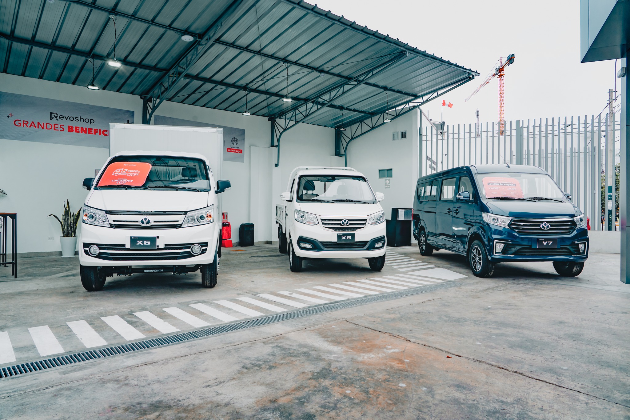 KYC amplía su red en Lima con un nuevo showroom de vehículos comerciales junto a Revoshop