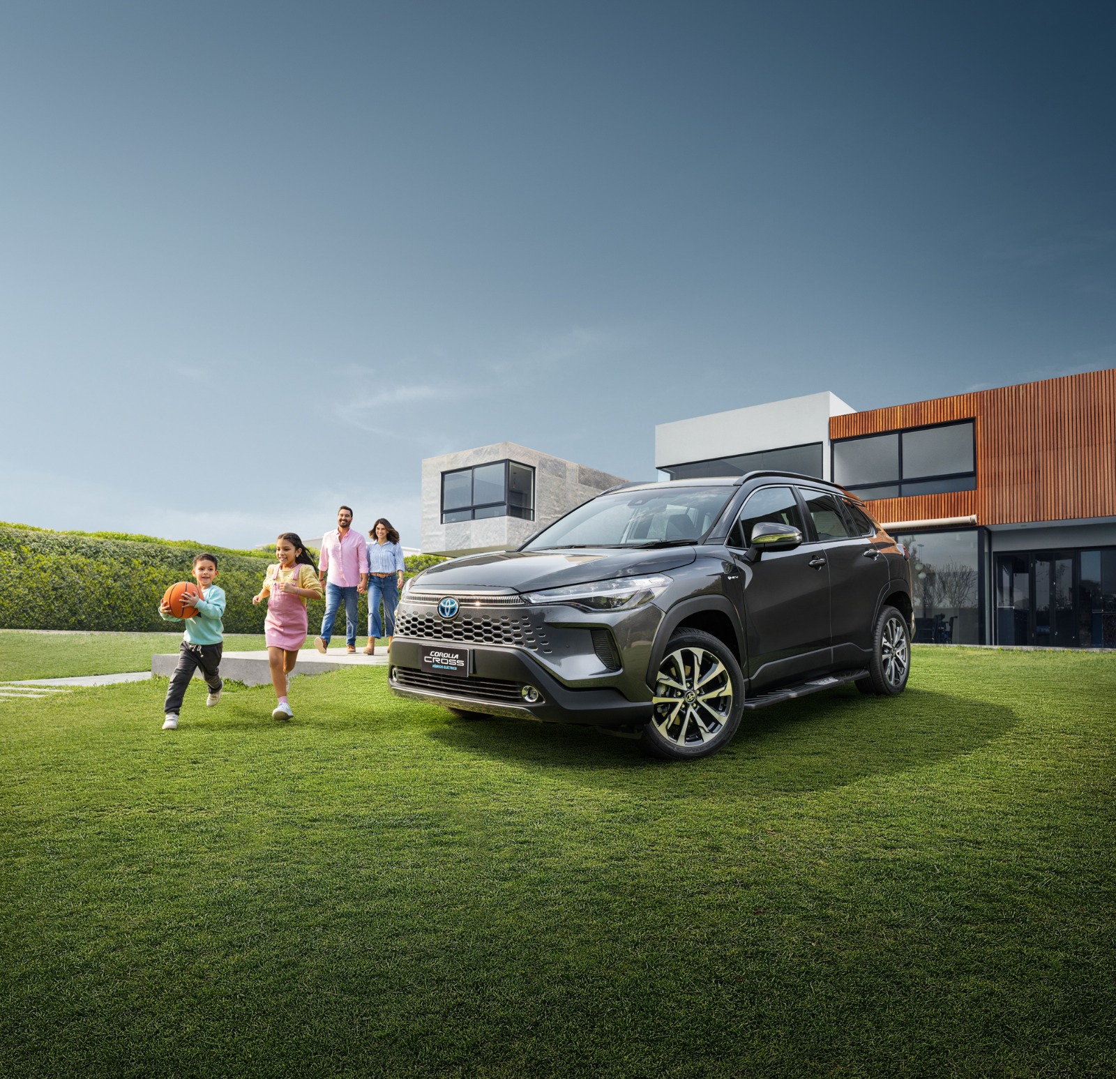 Celebra Fiestas Patrias explorando el Perú en una SUV Toyota: la marca líder en ventas del segmento SUV.