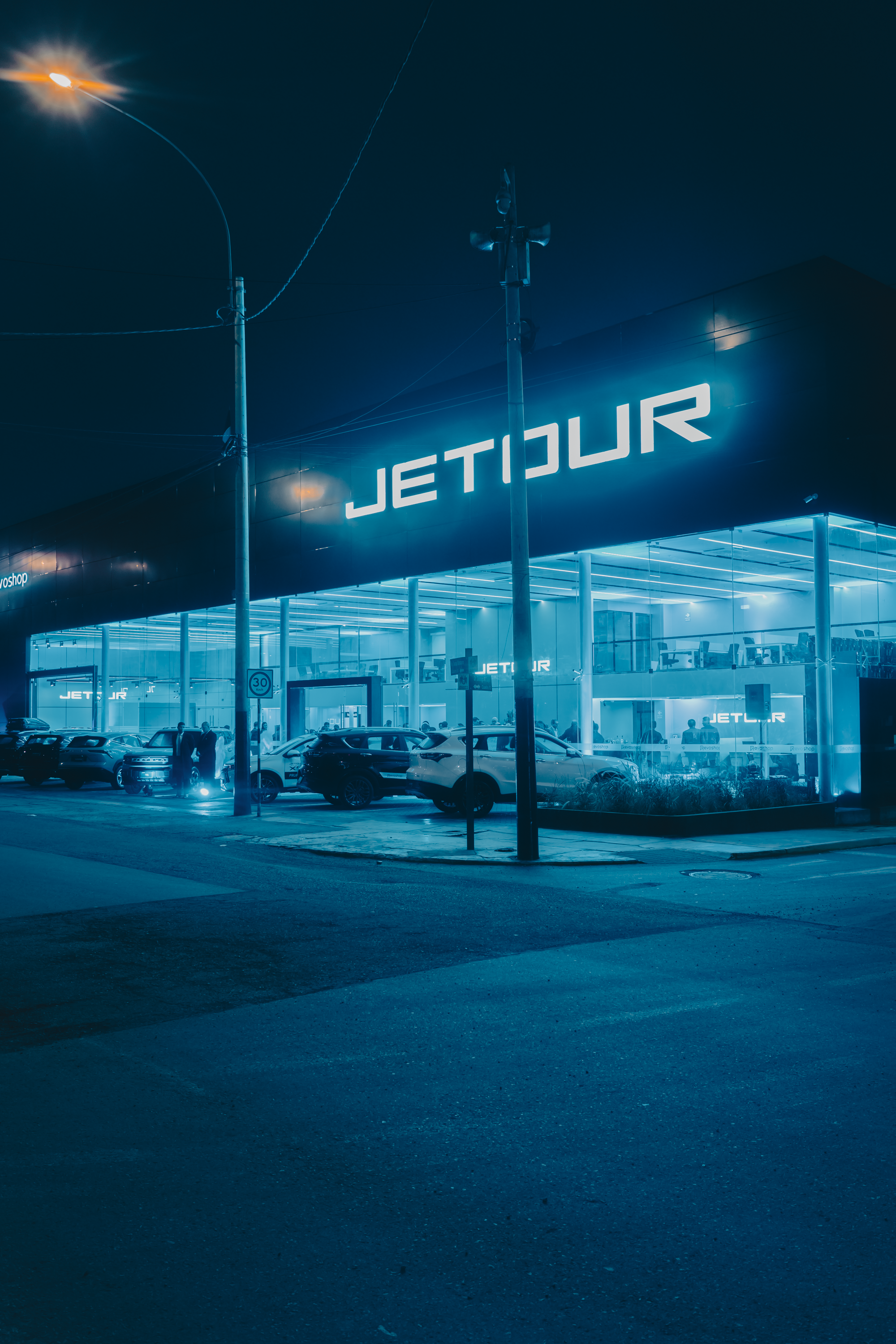 Jetour afianza su presencia en Perú con su primer showroom exclusivo junto a Revoshop