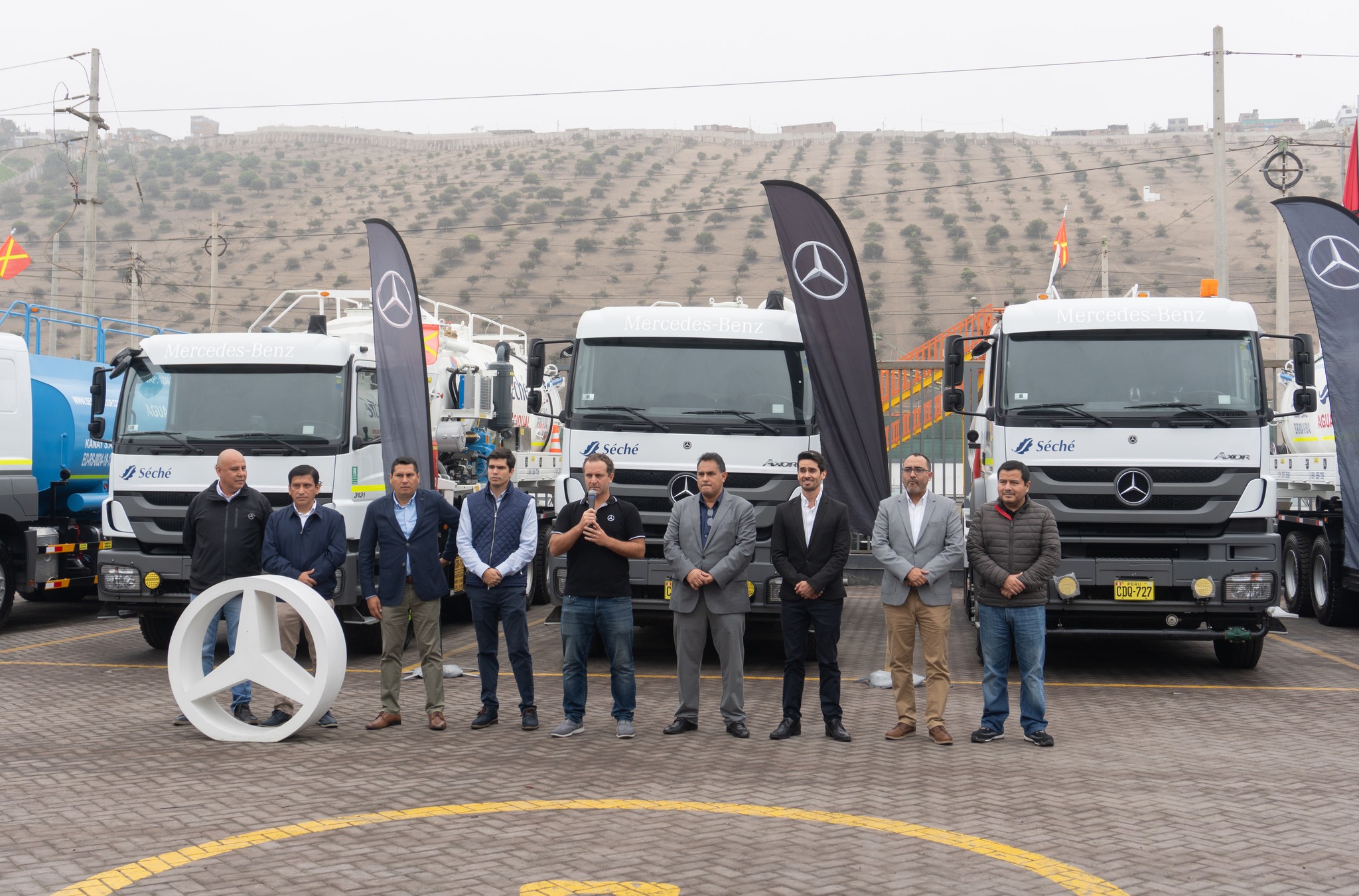 Divemotor entrega 6 camiones Mercedes-Benz Axor a Séché Group para operaciones en minería