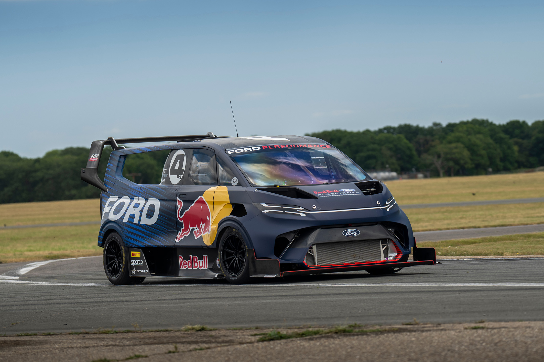 Ford exhibe las cinco generaciones de la SuperVan en el Festival de Goodwood 2025 