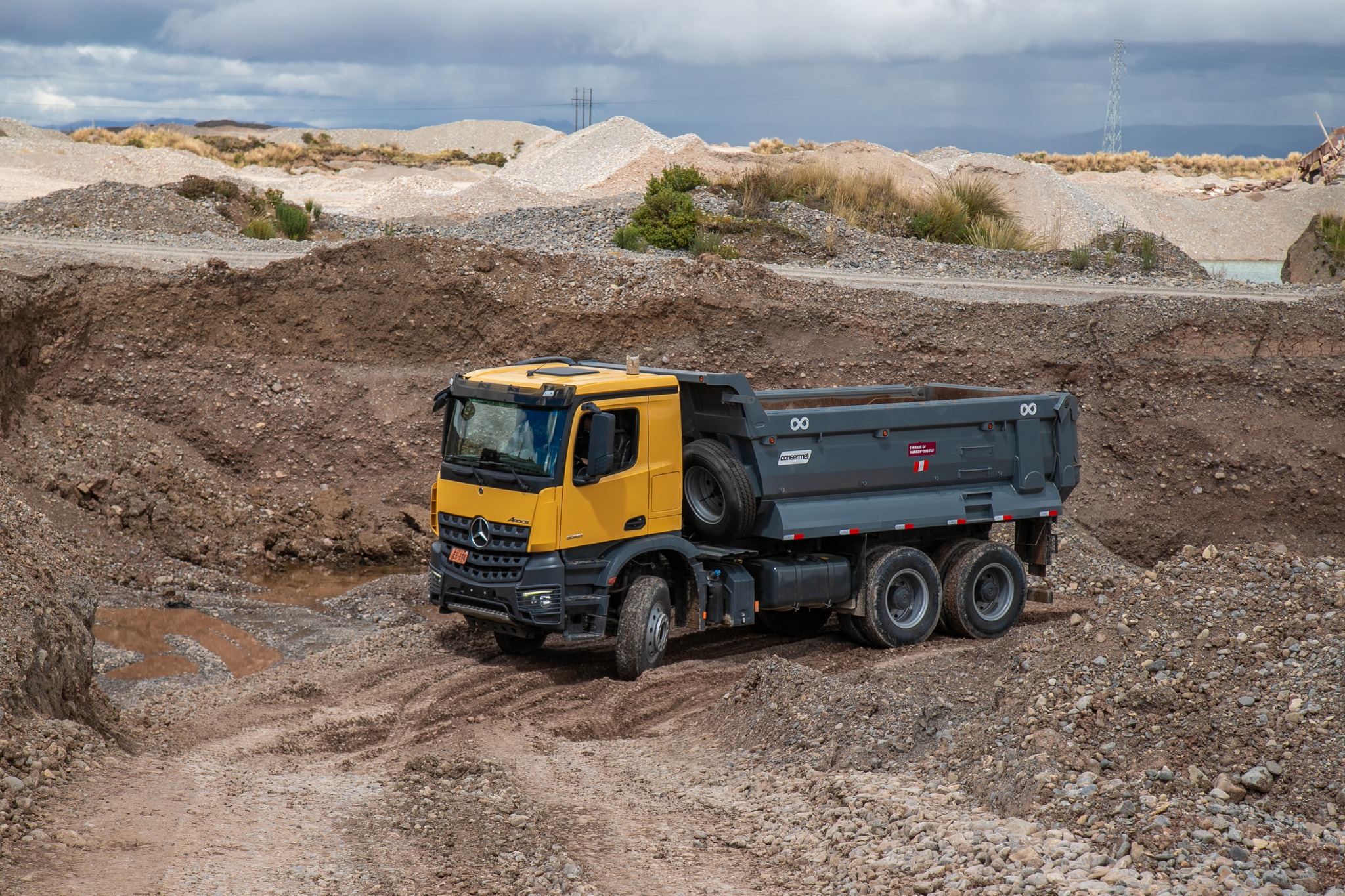 Divemotor presenta ‘El Regreso del Cacique’: el Mercedes-Benz Arocs se renueva para los desafíos mineros del Perú
