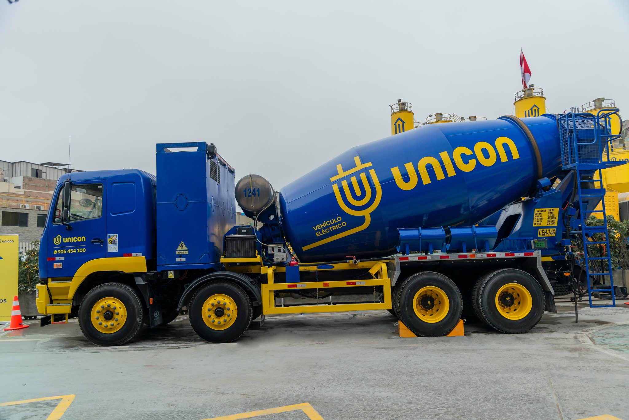UNICON presenta el primer camión mezclador de concreto 100% eléctrico en el Perú