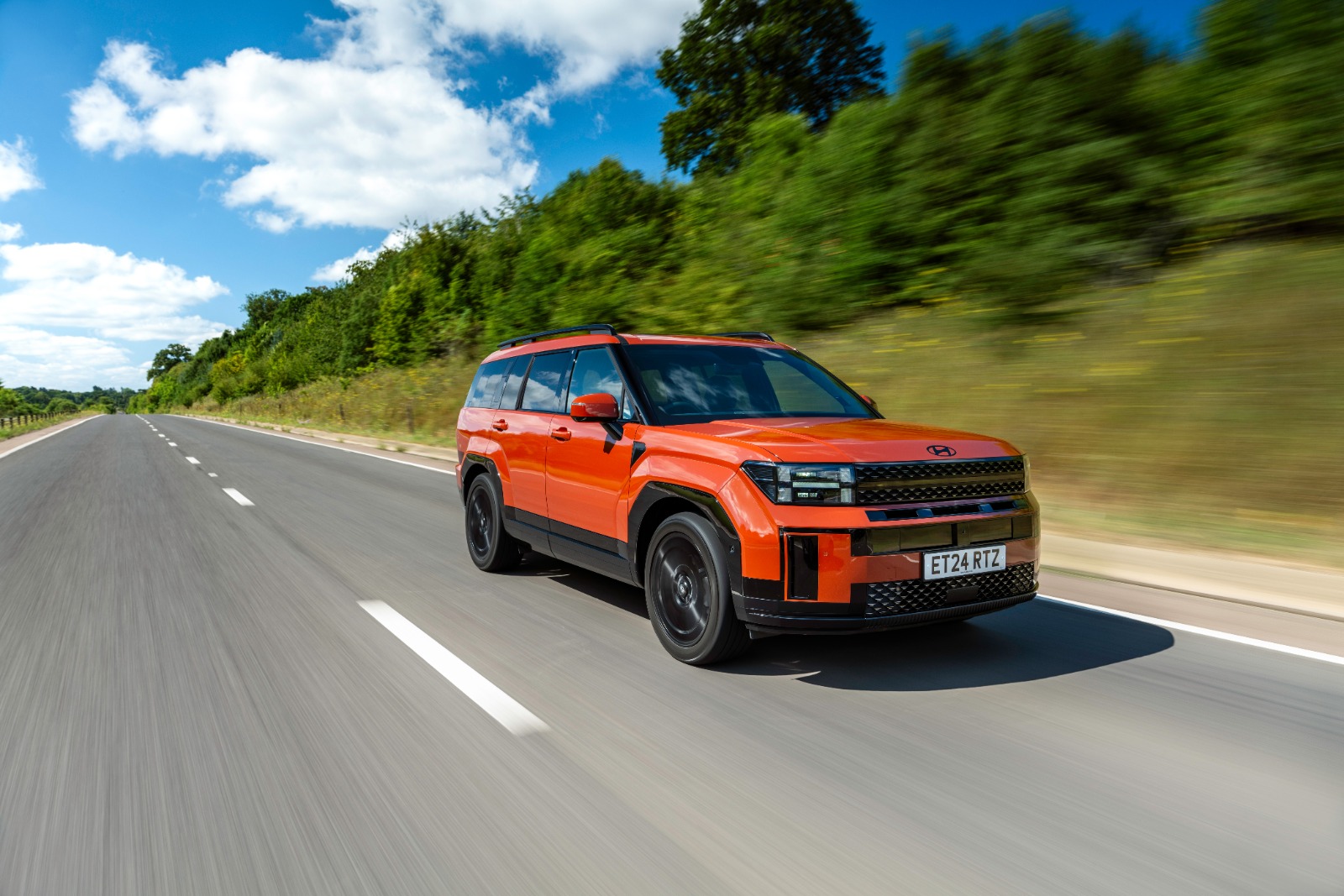 Hyundai SANTA FE, reconocida internacionalmente por su liderazgo en seguridad, espacio y electrificación