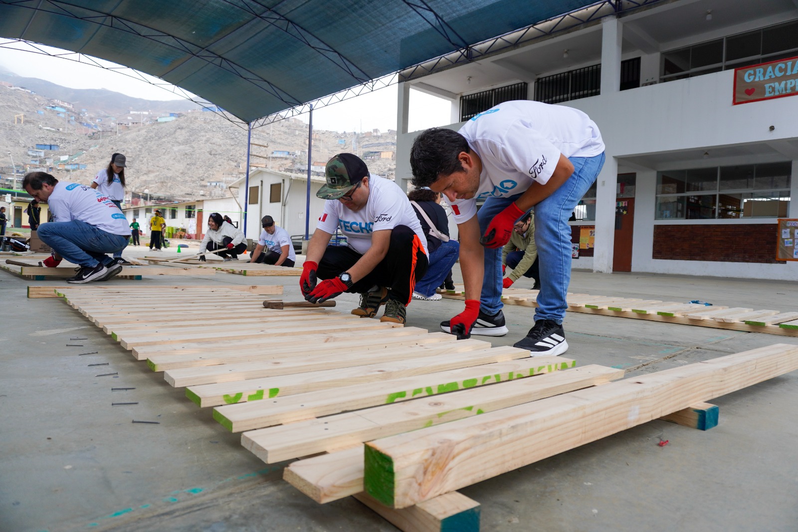 Ford Perú y TECHO mejoran espacios educativos en Manchay a través de voluntariado