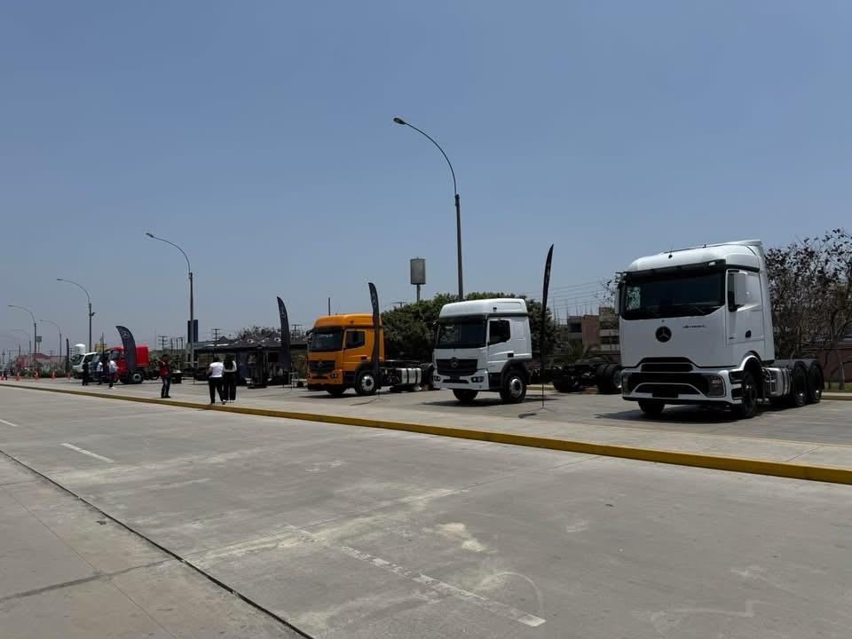 Mercedes-Benz celebra el Oktofest 2025 con el portafolio de camiones totalmente renovado