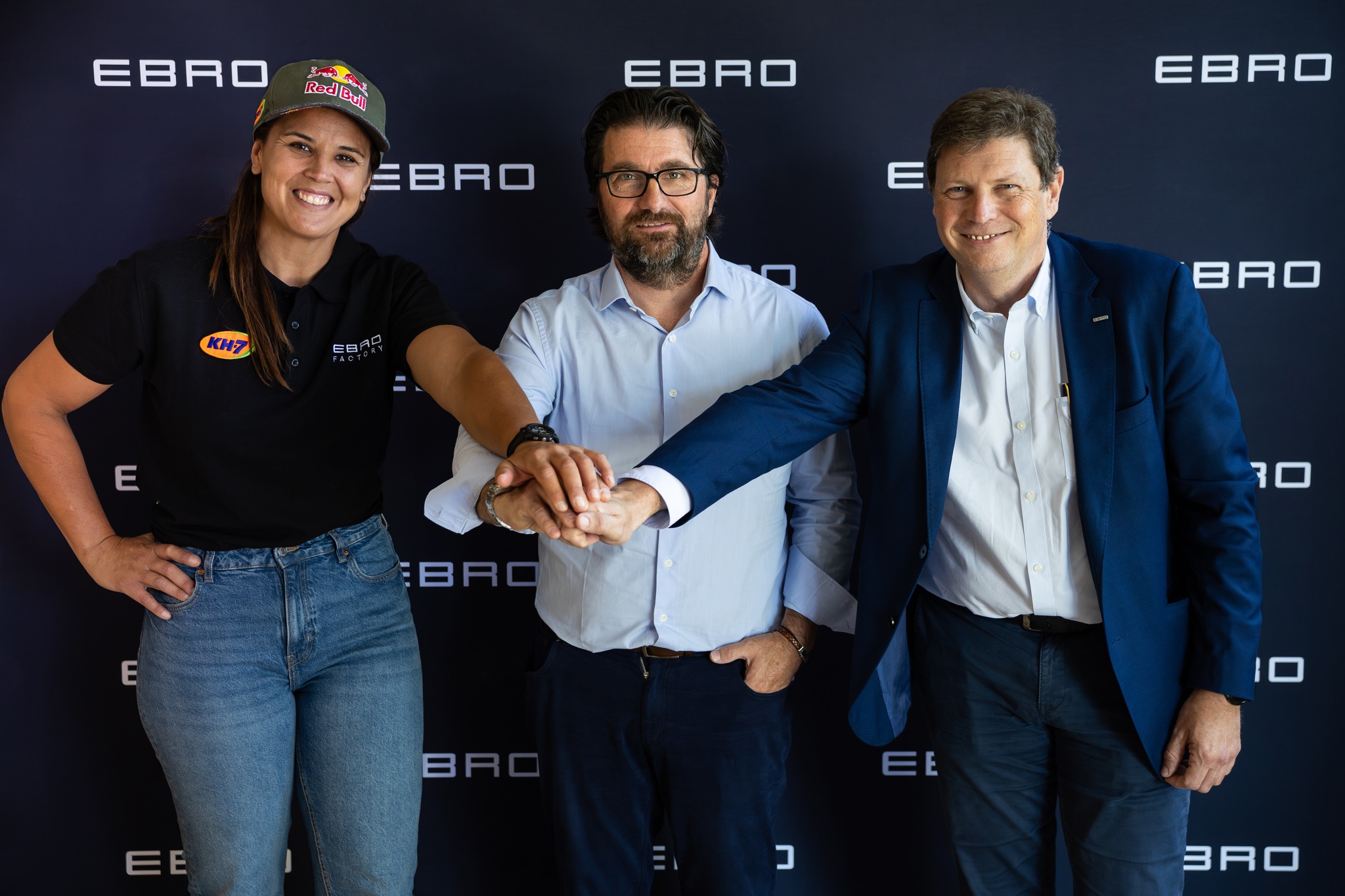 El director del Rally Dakar visita EBRO Factory y muestra su respaldo al equipo español