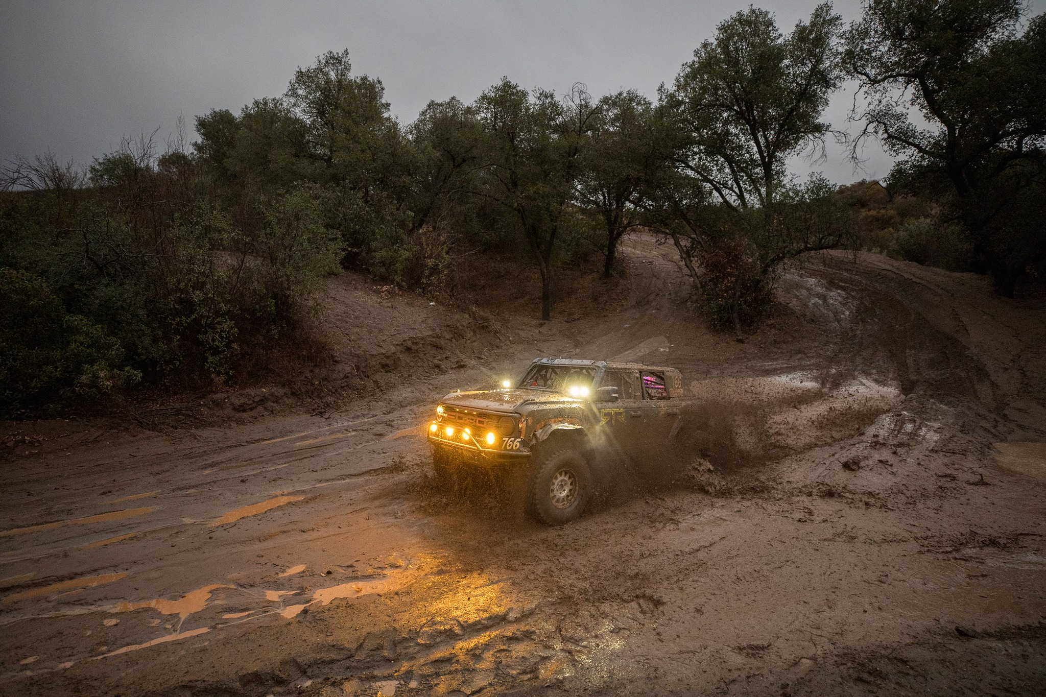 Ford celebra los 15 años de Raptor con una doble victoria en la Baja 1000