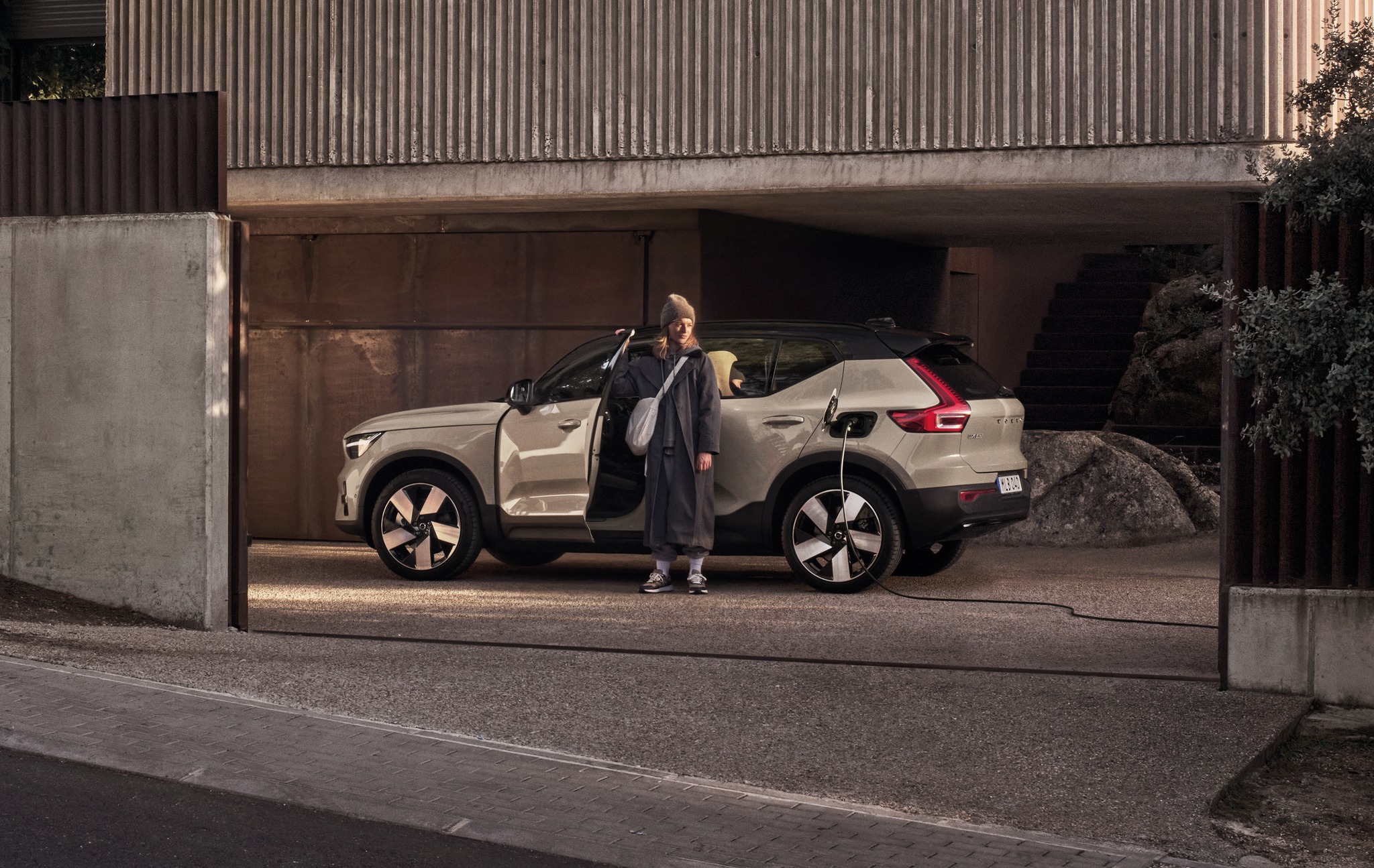 Volvo consolida su portafolio 100 % enchufable en el Perú