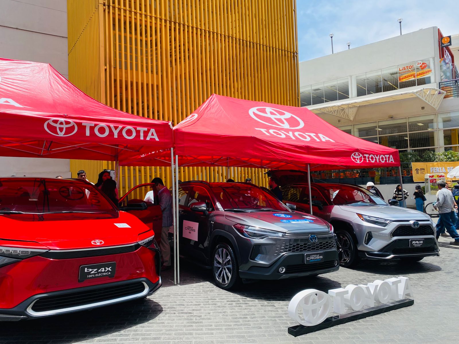 Toyota continúa su recorrido por las universidades del país impulsando la movilidad sostenible 