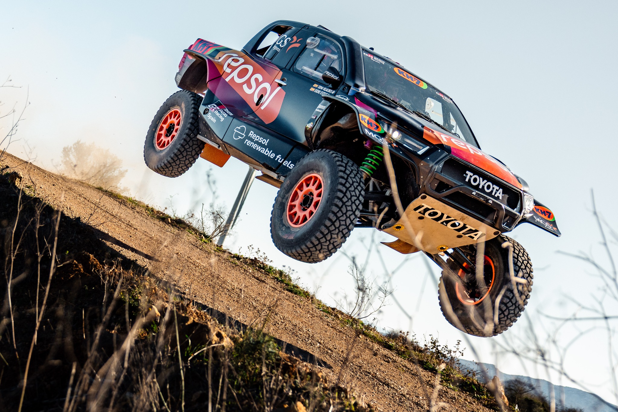 Isidre Esteve apunta alto en el Dakar 2026 con el nuevo Toyota DKR GR Hilux
