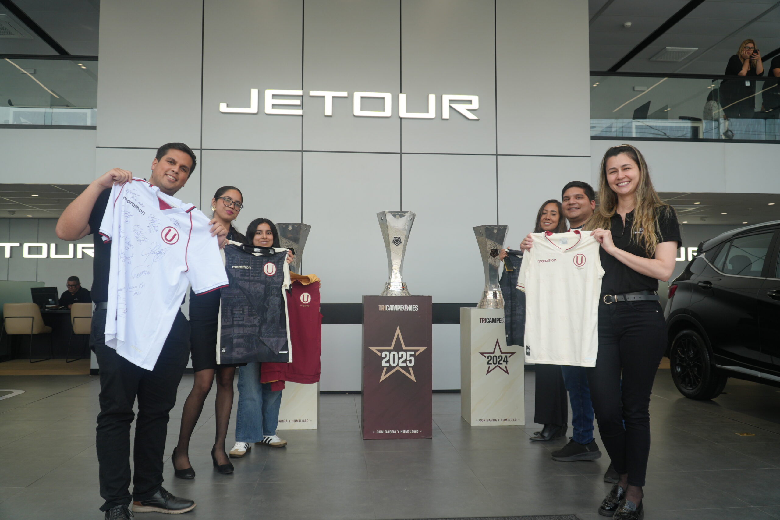 Jetour se suma al Tour del “Tri” y celebró junto a la “U”