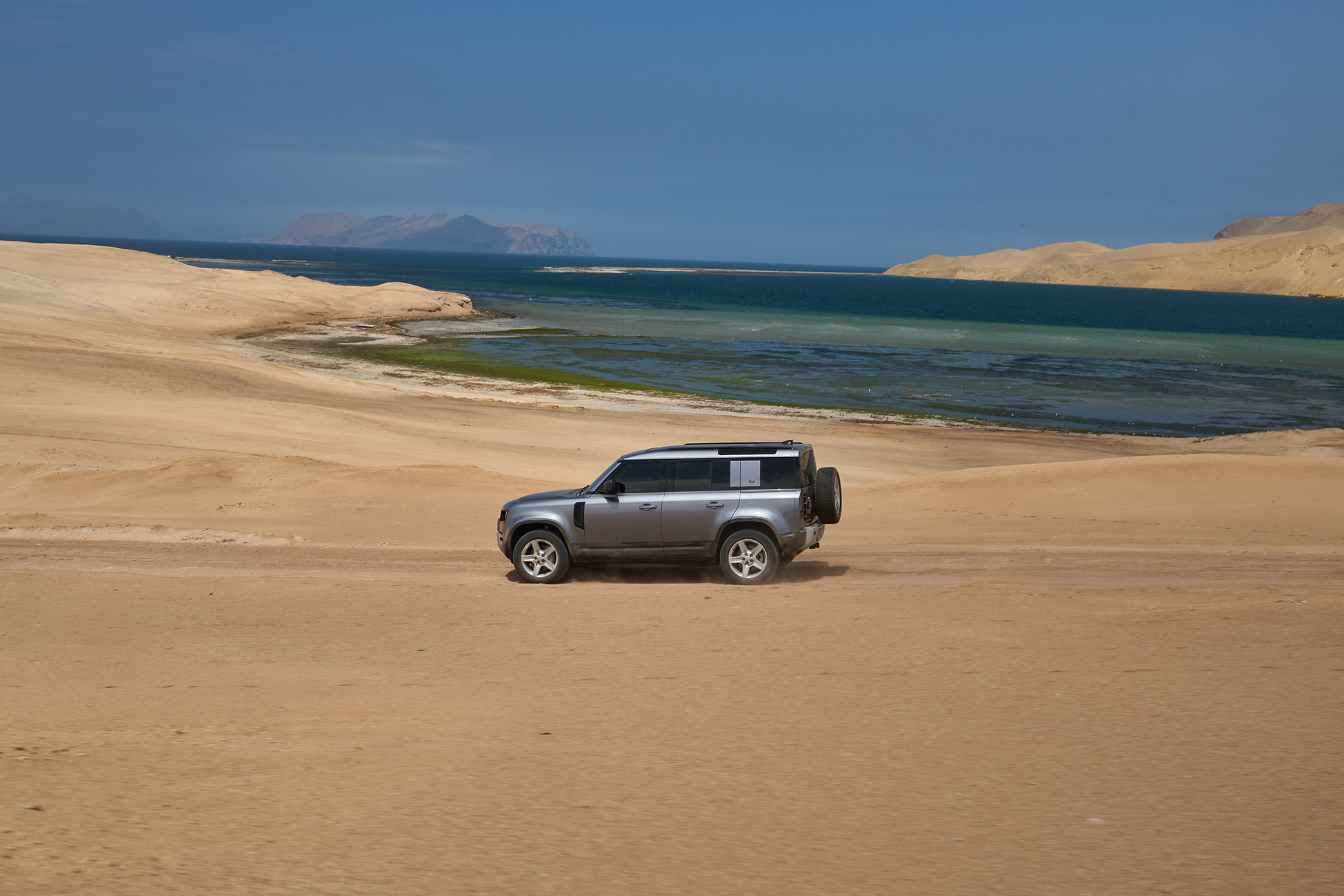 JLR fortalece su presencia en experiencias premium que conectan lujo, aventura y estilo de vida