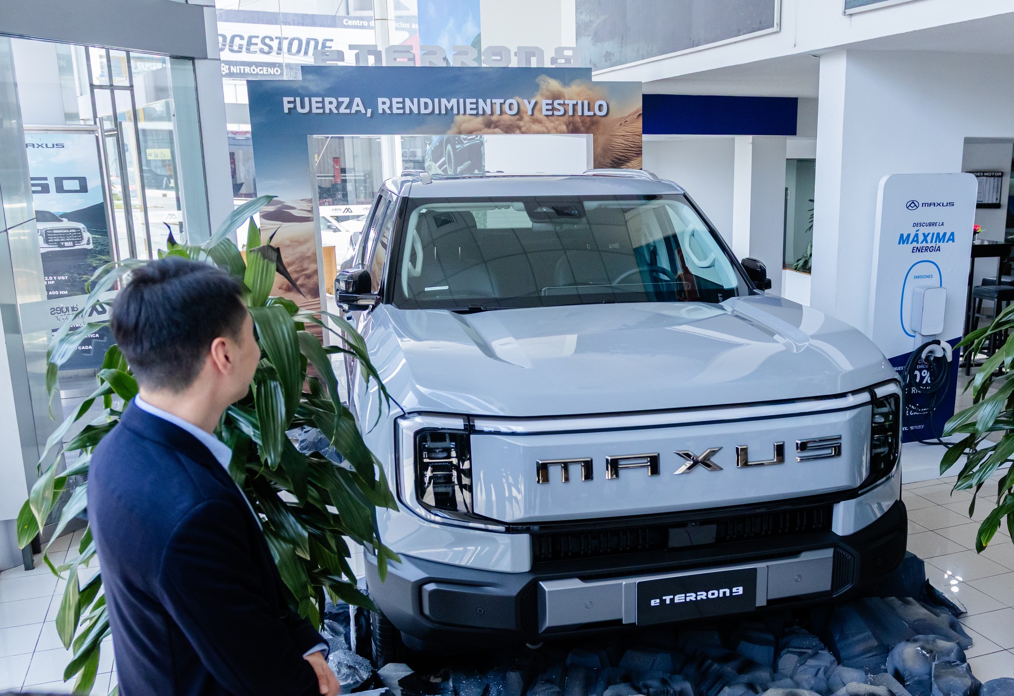 Maxus renueva su alianza con Andes Motor Perú y anuncian su nuevo line up con la llegada de la pick-up 100% eléctrica eTerron9