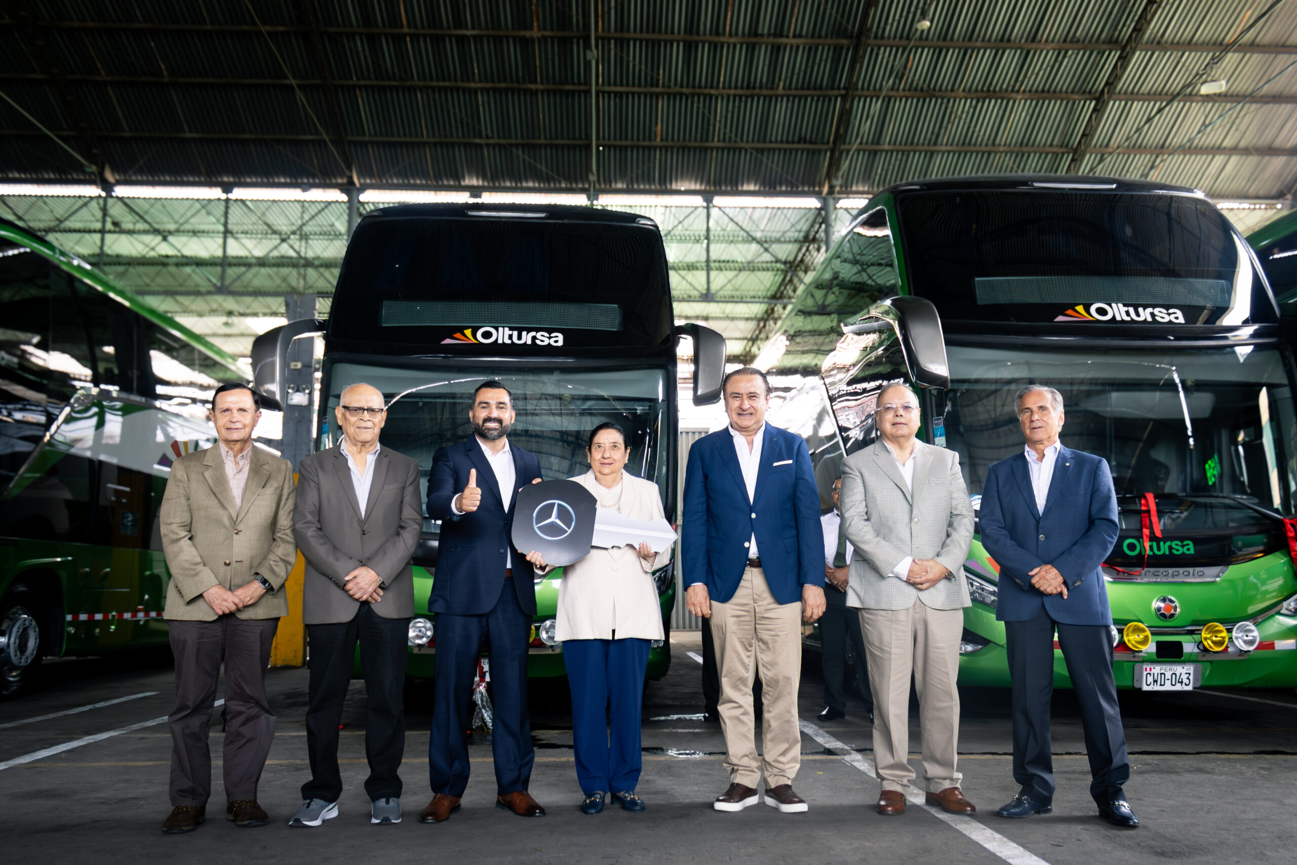 Divemotor entrega seis buses Mercedes-Benz O500 RSD 2448 a Oltursa para reforzar sus operaciones a nivel nacional