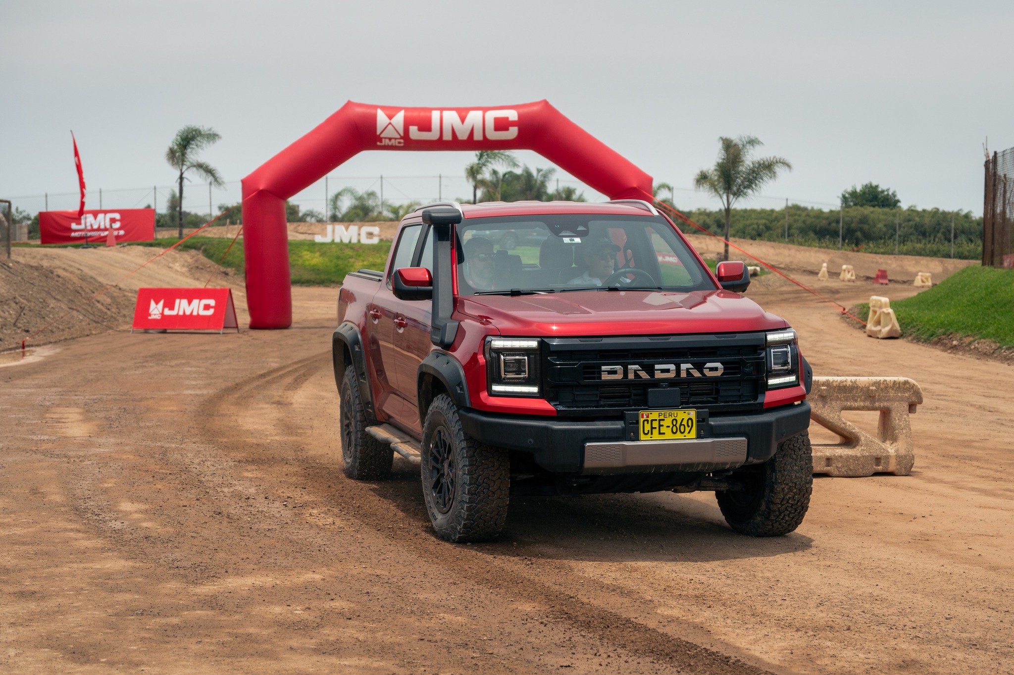 JMC presenta en el Perú la nueva Grand Vigus y la All New Grand Avenue Dadao: más potencia, tecnología y equipamiento para el segmento