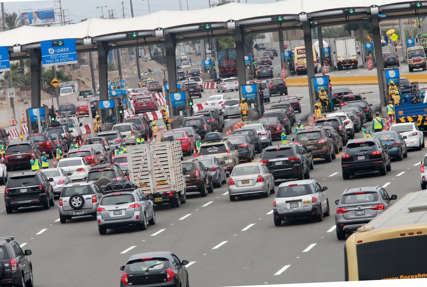 Errores más comunes al manejar en carretera durante el verano y cómo evitarlos