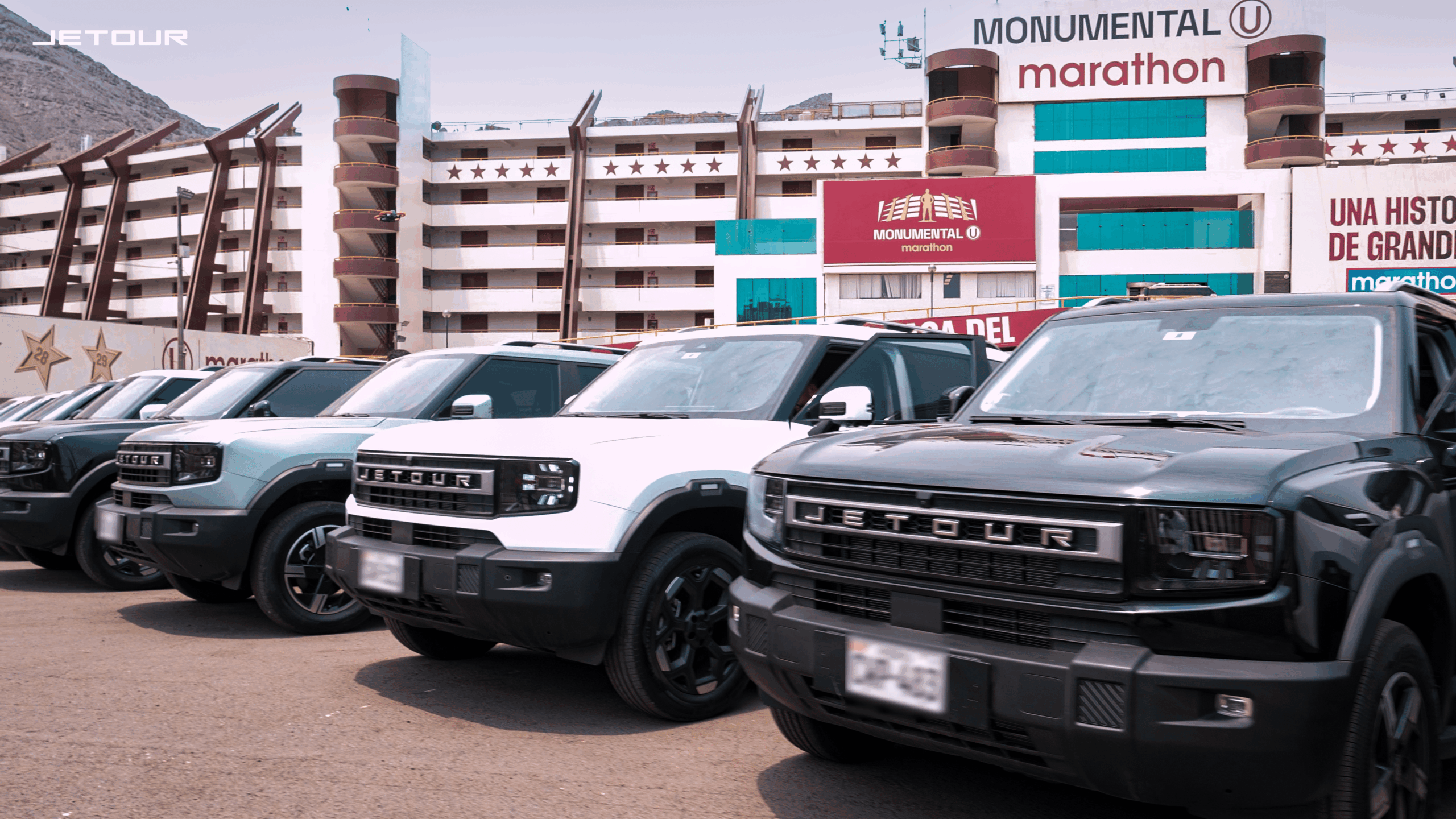 Jetour entrega 12 camionetas a Club Universitario de Deportes y refuerza su alianza como sponsor